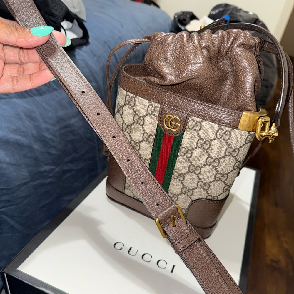 Gucci Beige and Brown GG Bucket Bag - Picture 2 of 6